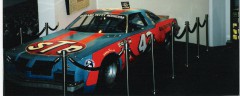 Petty_200th_win_replica_car_at_Daytona_USA.jpg